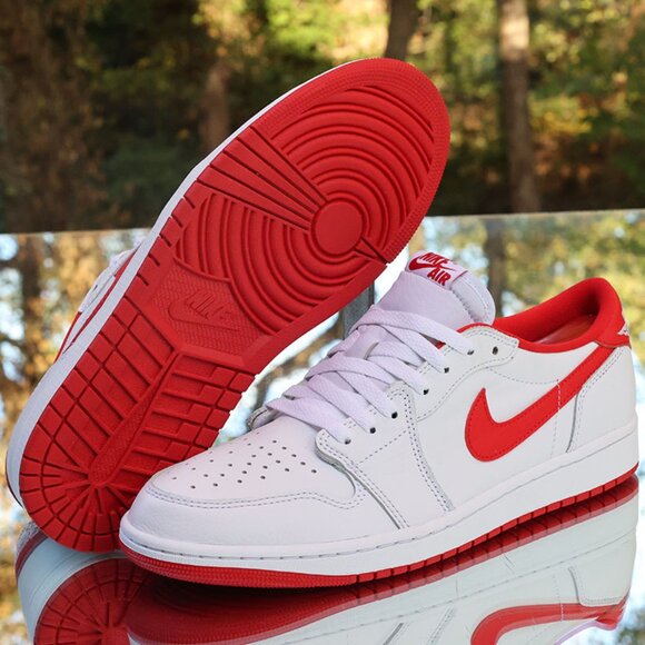 Jordan 1 Retro Low OG University Red - Picture 6 of 13